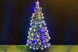 Елка светодиодная искусственная зеленая сосна с инеем