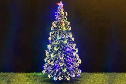 Елка светодиодная искусственная зеленая сосна с инеем