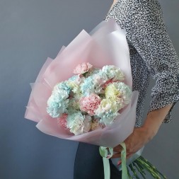 Букет радужных гвоздик