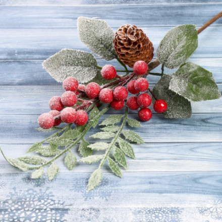 Декор &quot;Зимние грезы&quot; ветка листья ягоды шишка